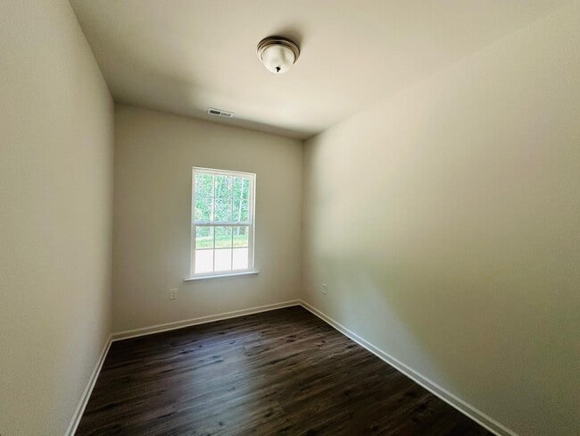Building Photo - 9643 Forest Dr
