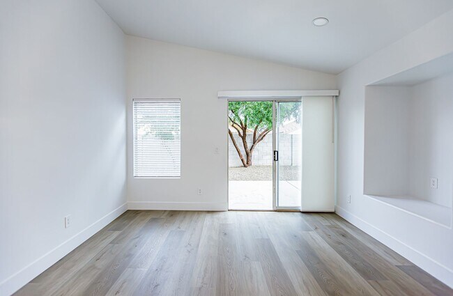 Building Photo - Stunning 3-bedroom One Story Home