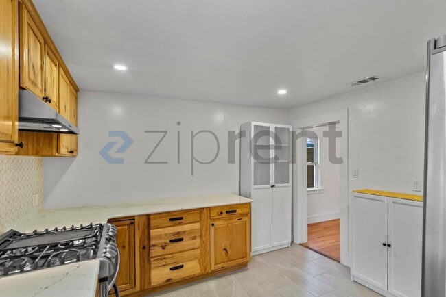 Building Photo - 3226 Star Ave