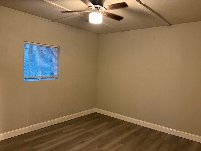 Building Photo - 5818 Glenhurst Dr