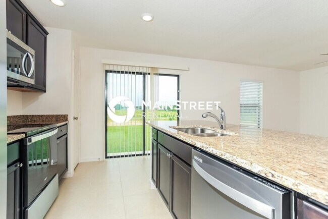Building Photo - 4 Bedroom Pet-Friendly Home in Leesburg, FL with Main Street Renewal