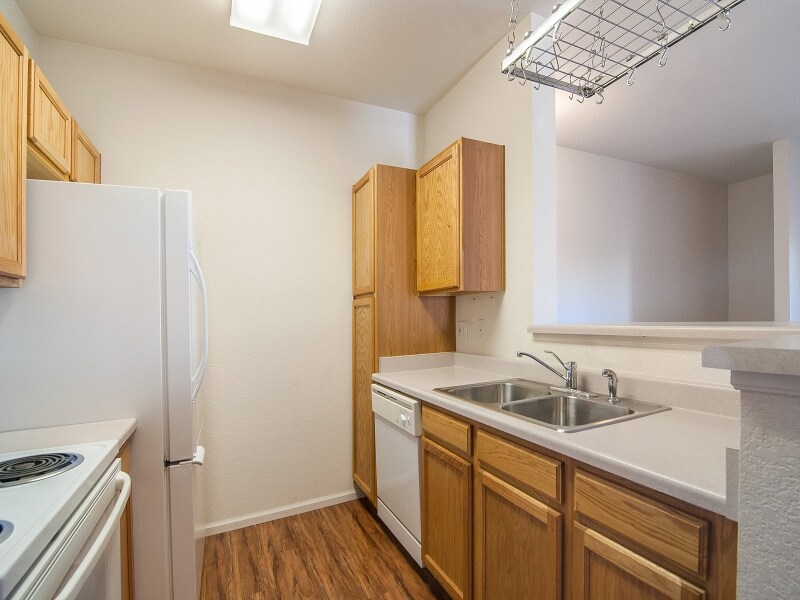 Building Photo - 905 S Zeno Way