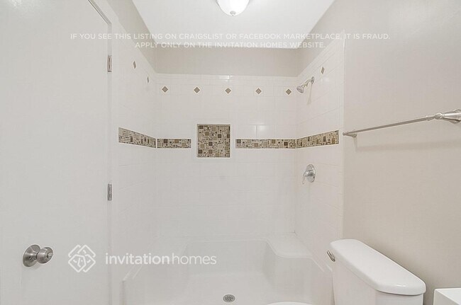 Building Photo - 911 Buckingham Rd