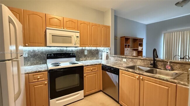 Building Photo - 1692 SE 29th Ct