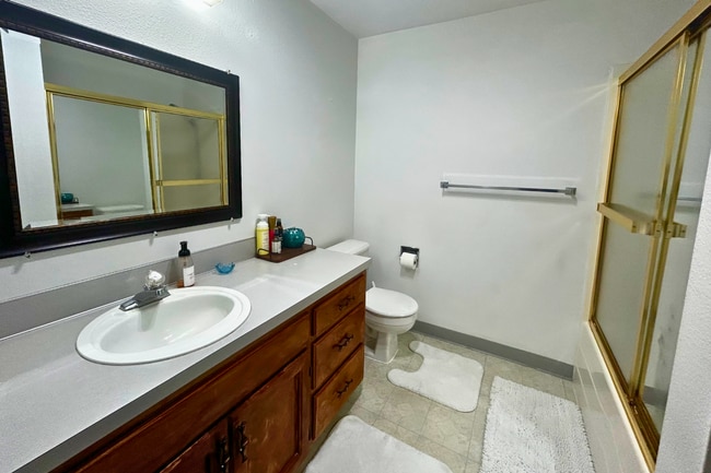 Building Photo - Witham Hill Townhome