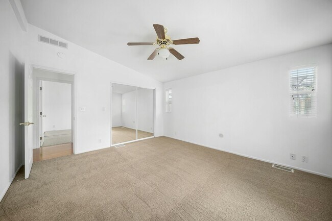 Building Photo - 351 Lark Dr