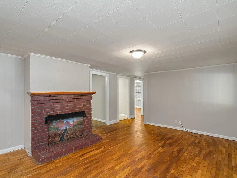 Building Photo - 6006 Fayette Ln