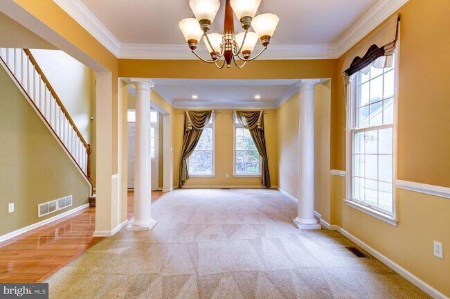 Building Photo - 45 Lockwood Dr