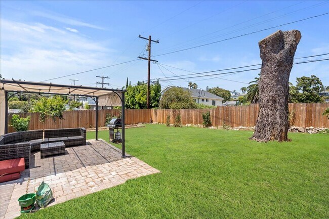 Building Photo - Stylish and Updated North Inglewood House ...