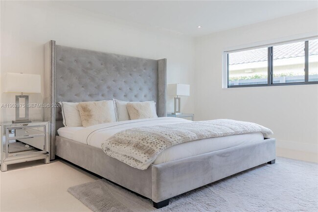 Building Photo - 7300 SW 77th Ave