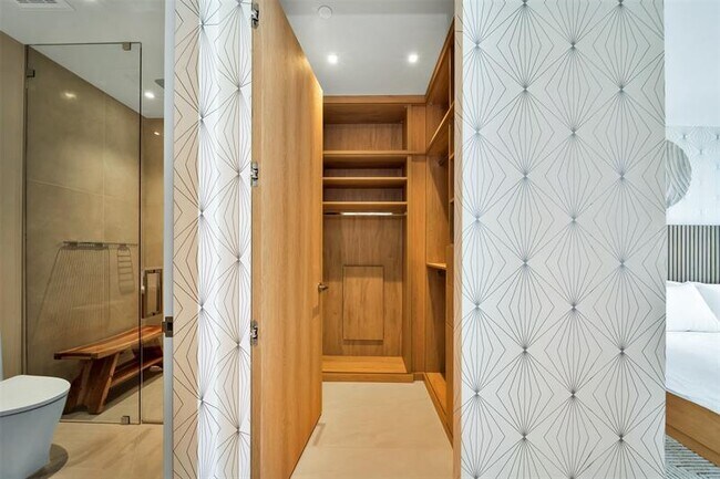 Building Photo - 2311 SE 17th St