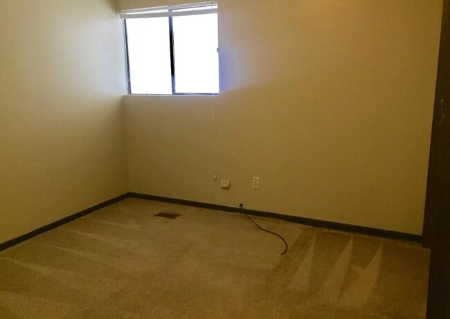 Building Photo - 3136 Tyndall Dr