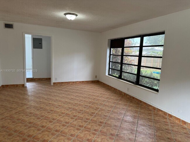 Building Photo - 1821 SW 23rd St