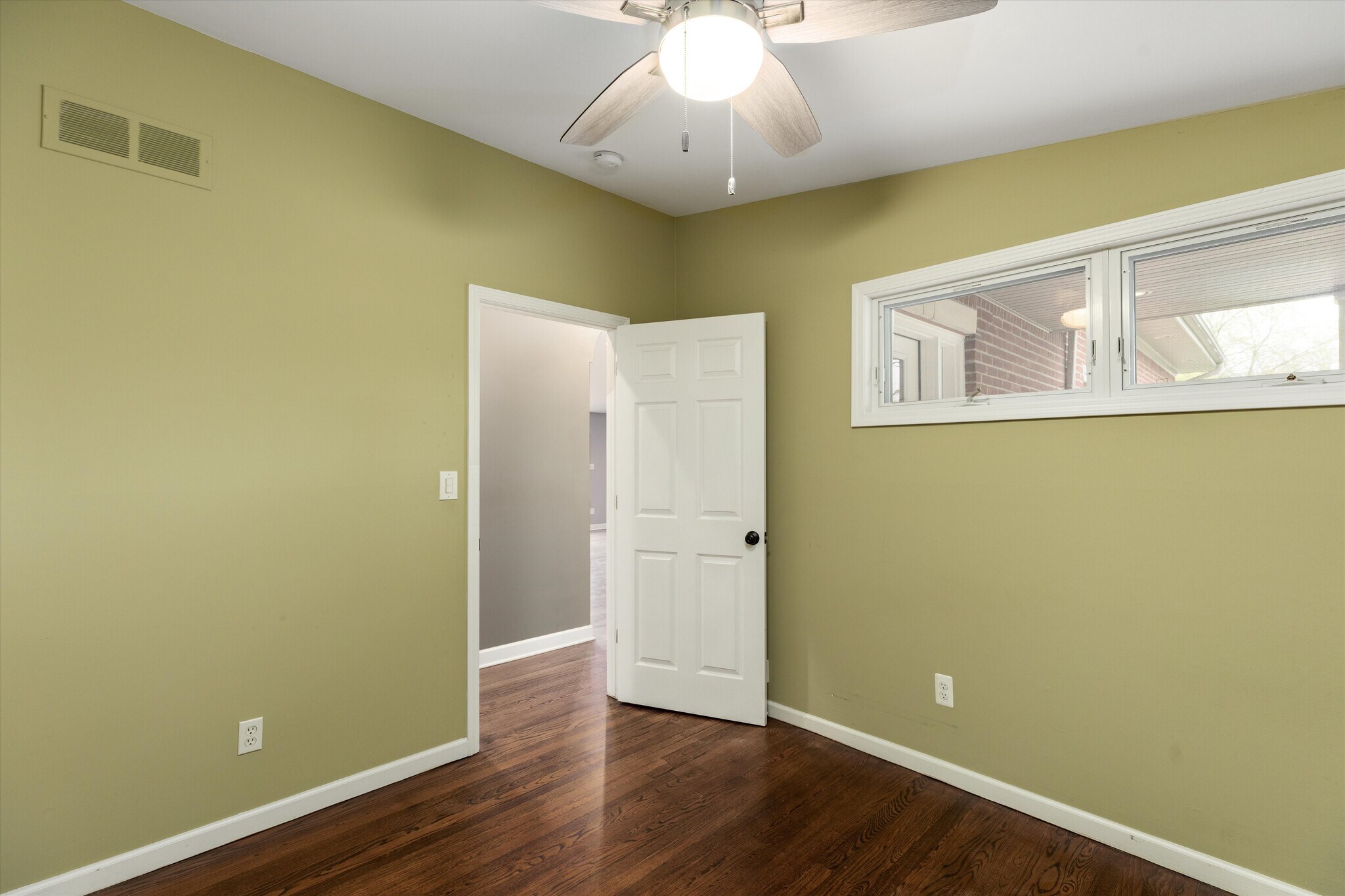 Building Photo - 854 Brooklawn Dr