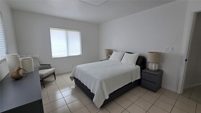 Building Photo - 16653 Golfview Dr