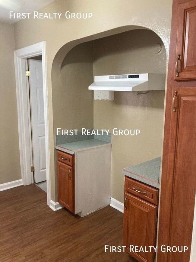 Building Photo - 2926 Catalpa Dr.