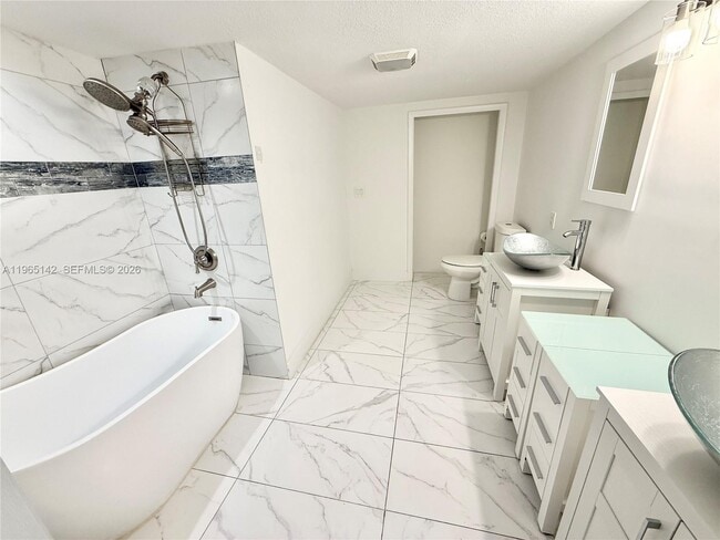 Building Photo - 1621 SW 117th Ave