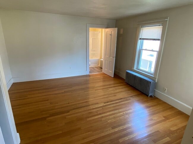 Building Photo - 114 King St