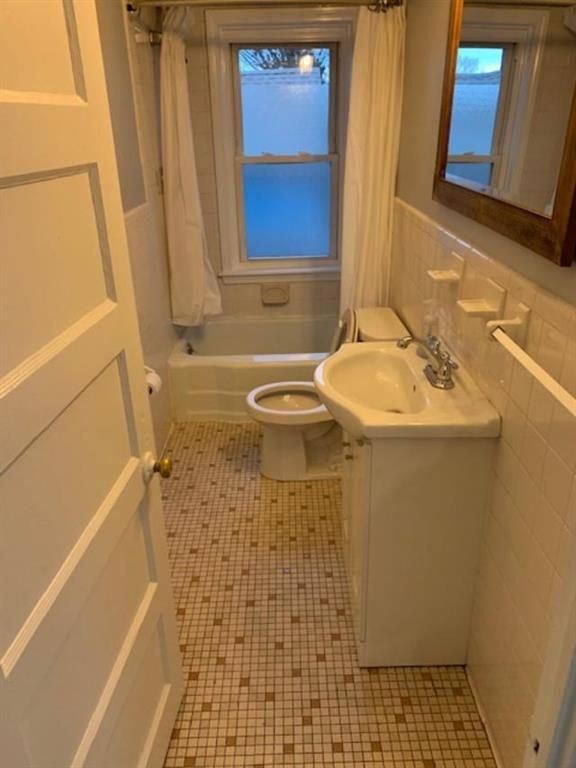 Building Photo - 12 Third School St