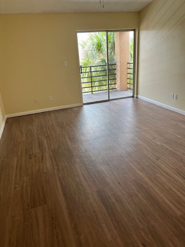 Building Photo - 5213-B306 Via Hacienda Circle