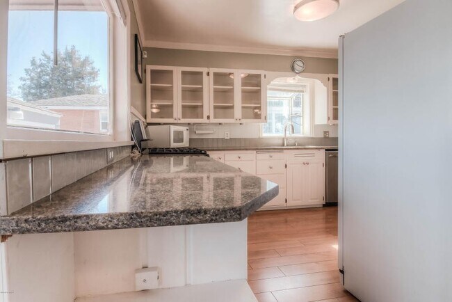 Building Photo - Beautiful Home Near Franklin Park