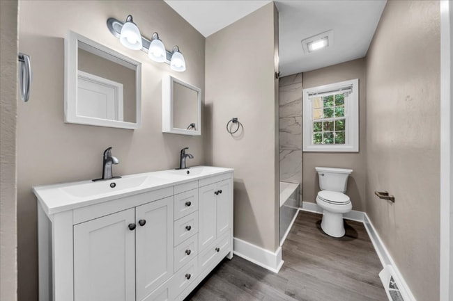 Building Photo - 2637 Coachman Cir