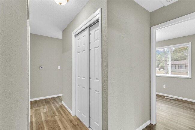 Building Photo - 1306 Ellis Dr