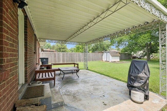 Building Photo - Excellent 3 Bedroom 2 Bath Home Minutes from Downtown!