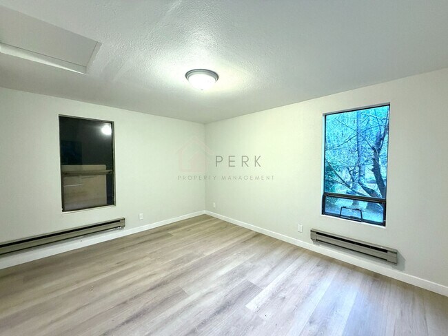 Building Photo - Cozy Oak Bay Retreat: Bright 1 Bedroom With Wood Stove and Private Deck