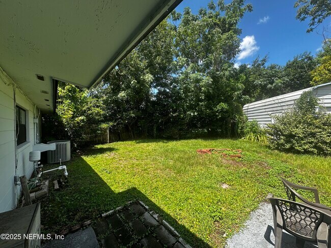 Building Photo - 1662 Hawaii Dr E