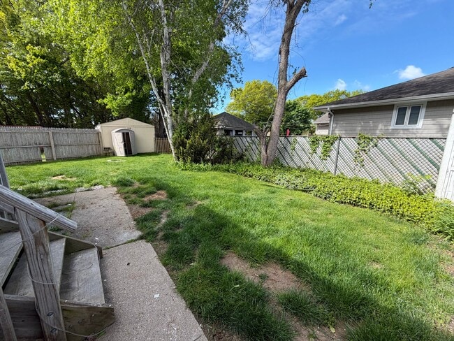 Building Photo - 418 er