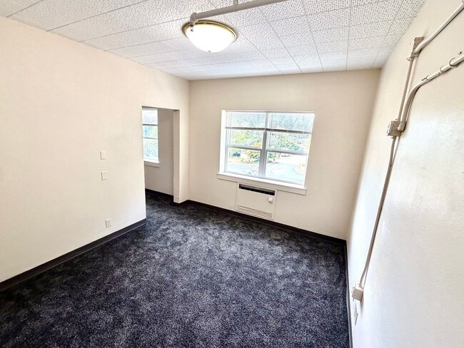 Building Photo - 3959 Sheridan Ave