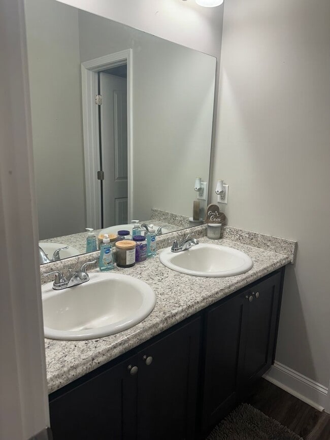 Building Photo - For Rent