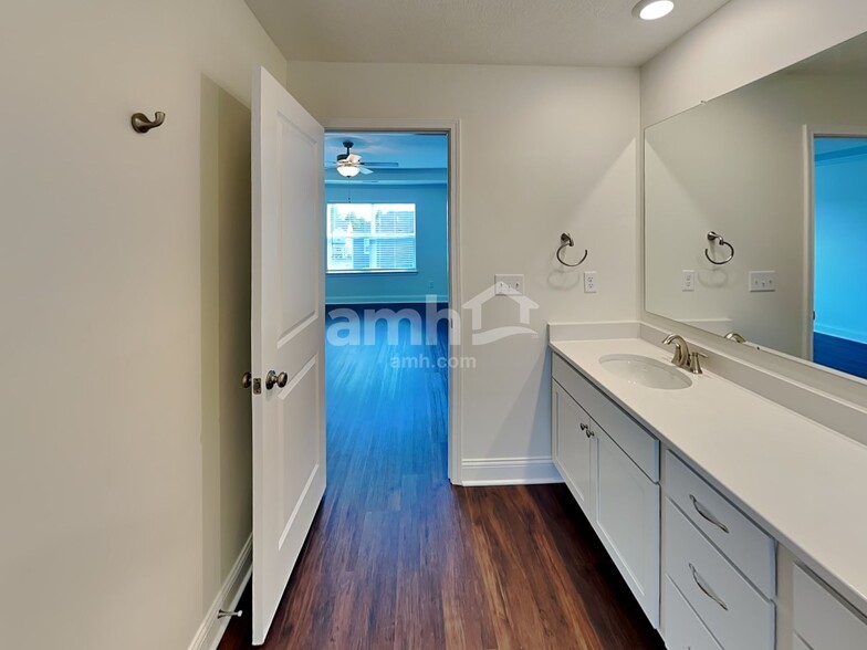 Building Photo - 8053 Minnow Trl