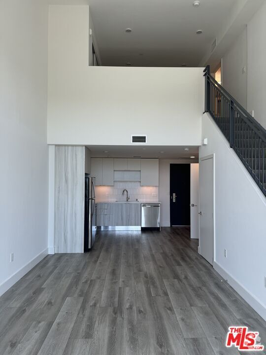 Building Photo - 6535 Melrose Ave