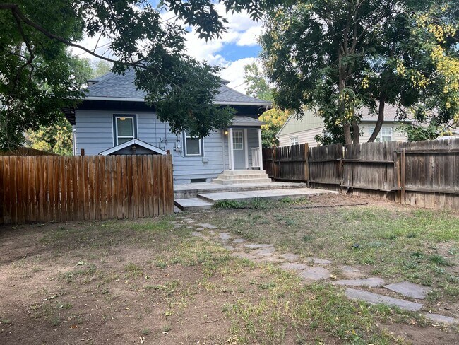 Building Photo - Charming 3 bedroom home in downtown Colorado Springs