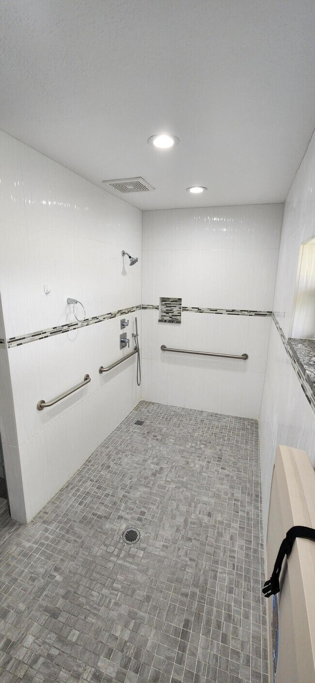 Building Photo - 3507 Oaks Way