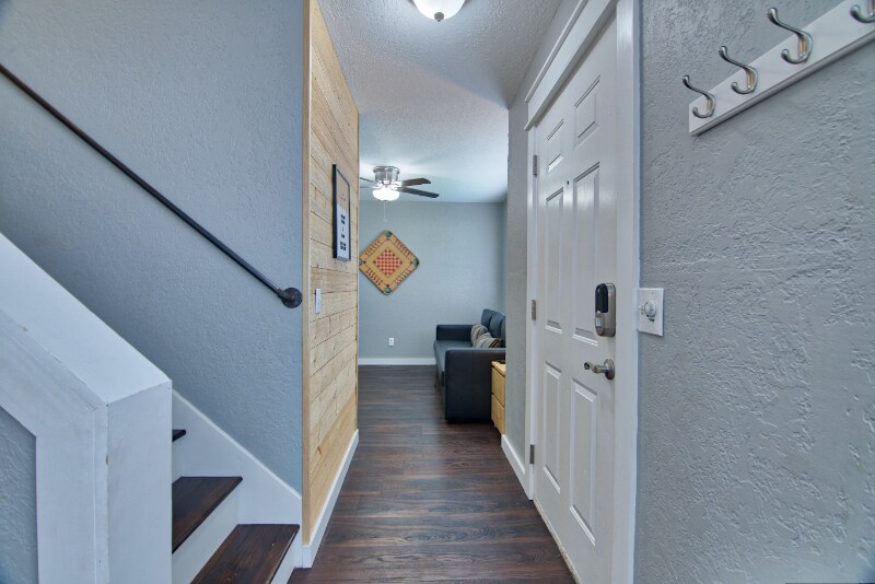 Building Photo - 2924 Canyon Oaks Ct