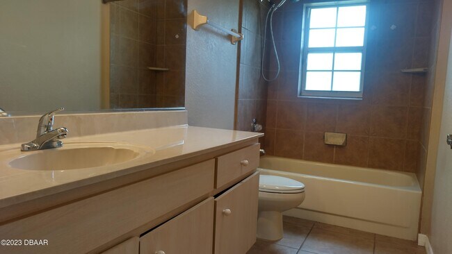 Building Photo - 4568 Woodcove Dr