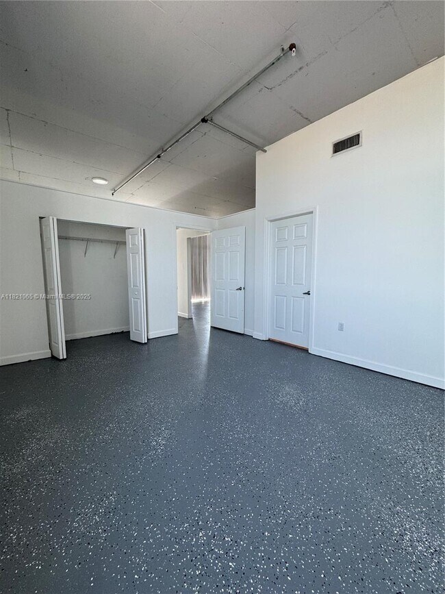 Building Photo - 2100 Van Buren St