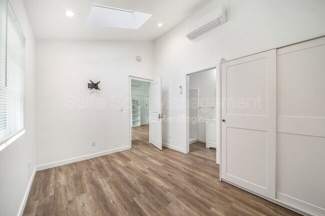 Building Photo - 420 N Batavia St