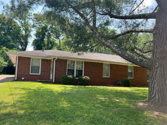 Building Photo - Two Bedroom One Bath