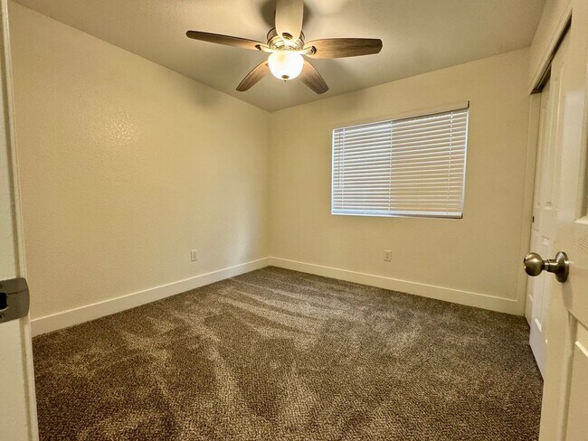 Building Photo - Gorgeous single story home!!