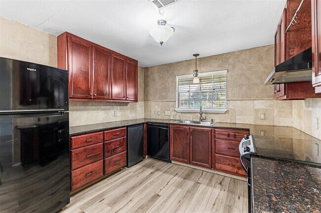 Building Photo - 2100 Kipling Dr