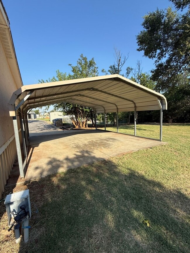 Building Photo - Beautiful Home with Quiet Location