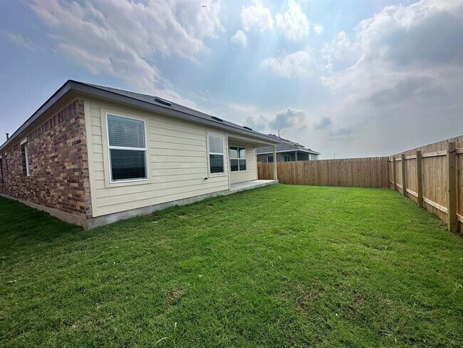 Building Photo - 121 Seminole Dr