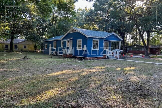 Building Photo - 4 Bedroom/2 Bathroom Home in Mobile!