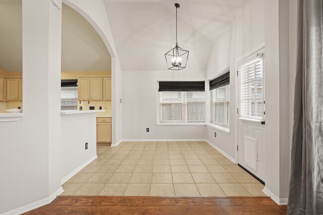 Building Photo - 18303 Heathridge Ln