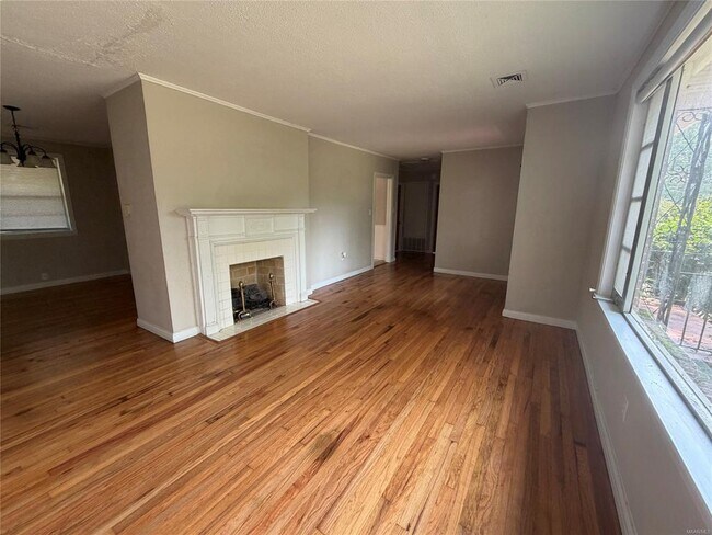 Building Photo - 11 Brookside Dr