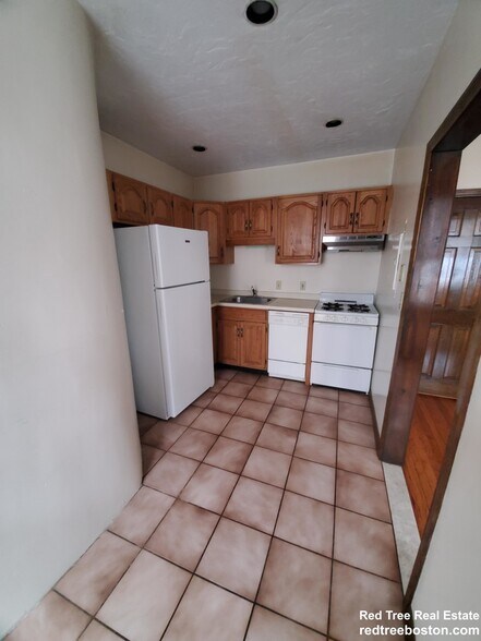 Building Photo - 240 Kelton St